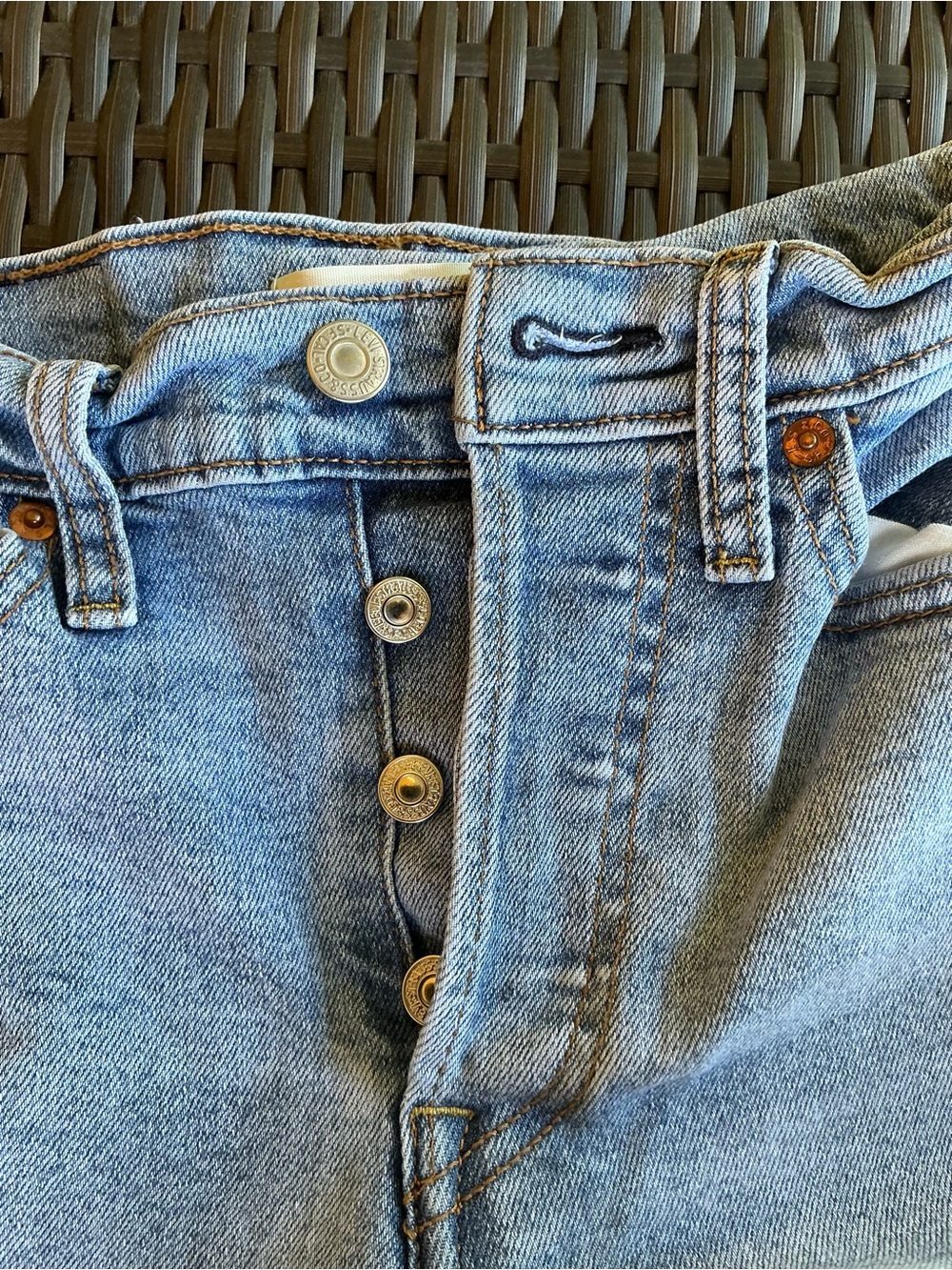 Levi's Light Blue Boyfriend Jeans with Knee Rips Size W26 L28 - Picture 6 of 6